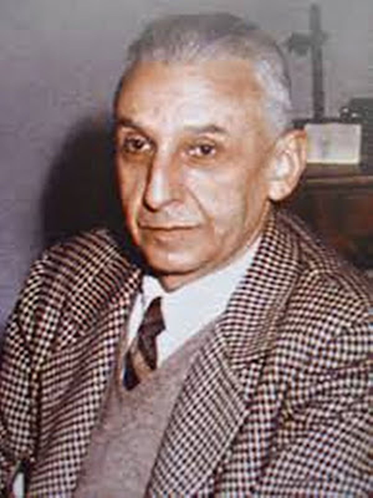 Enrique Gaviola volvió a Mendoza en la etapa final de su vida. Enrique Gaviola volvió a Mendoza en la etapa final de su vida.