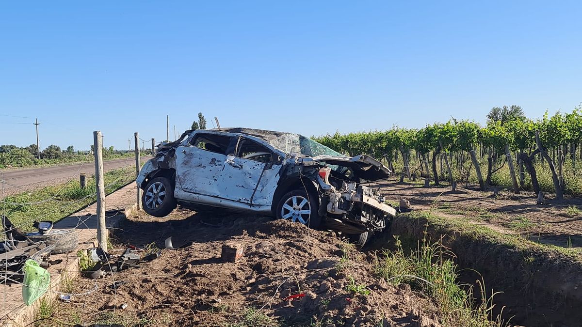 El conductor de un Peugeot 308 se negó a un test de alcoholemia después de volcar en San Martín.