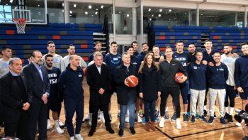Macri y Vidal visitaron a la selección nacional en el Dow Center de Bahía Blanca