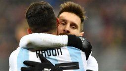 La llave del gol: Pavón se juntó con Messi y el Kun tuvo su desahogo