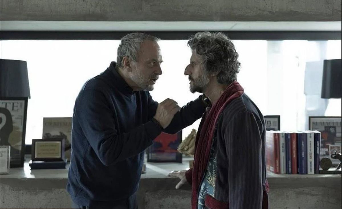 Excelente película. Es Puntos suspensivos, muy bien interpretada por los talentosos, José Coronado y Diego Peretti. Excelente película. Es Puntos suspensivos, muy bien interpretada por los talentosos, José Coronado y Diego Peretti.