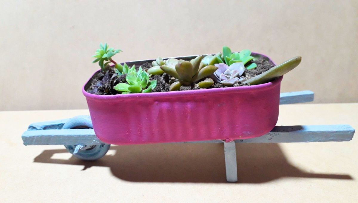 Carretilla decorativa para cualquier parte del hogar. Carretilla decorativa para cualquier parte del hogar.