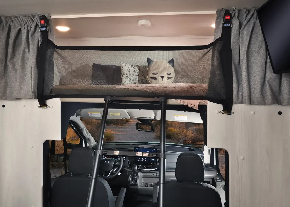 Quienes diseñaron esta motorhome pensaron en todo: tiene hasta espacio para los gatos. Quienes diseñaron esta motorhome pensaron en todo: tiene hasta espacio para los gatos.
