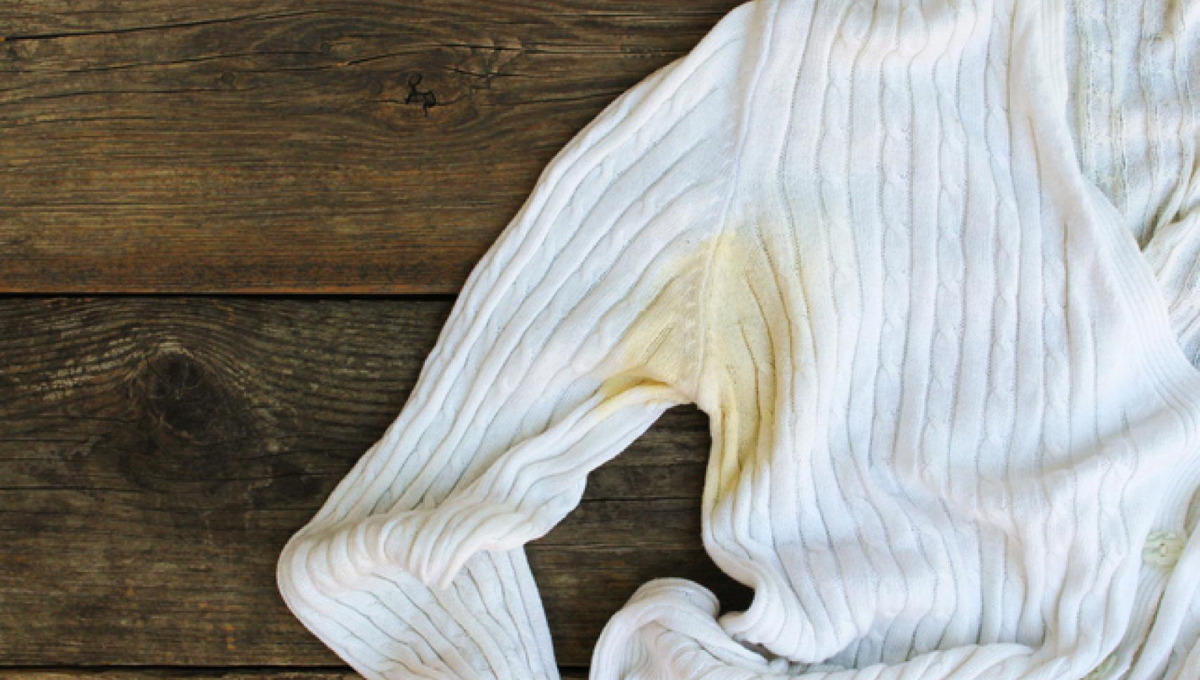 Eliminar las manchas de sudor de la ropa con este poderoso truco de limpieza