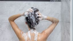 Aprendé a lavar tu cabello correctamente para que quede brillante y sano
