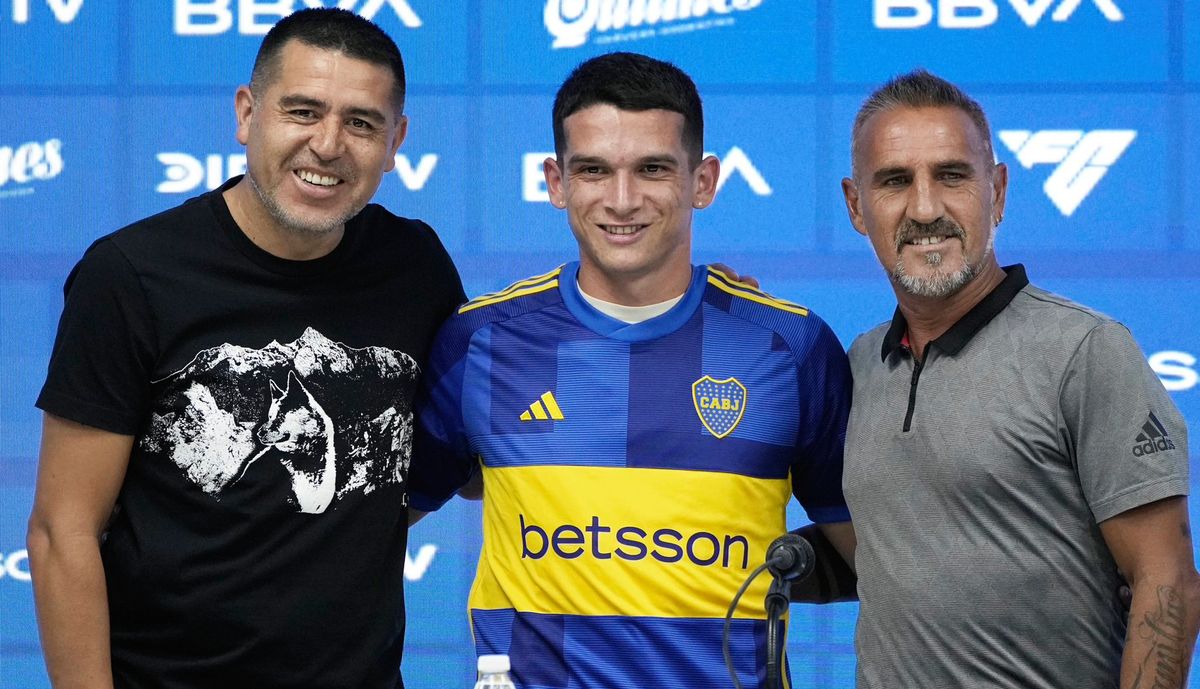 Riquelme, Blanco y Cascini en la presentación