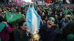 La marea verde volvió a la plaza del Congreso para apoyar la ley de aborto legal