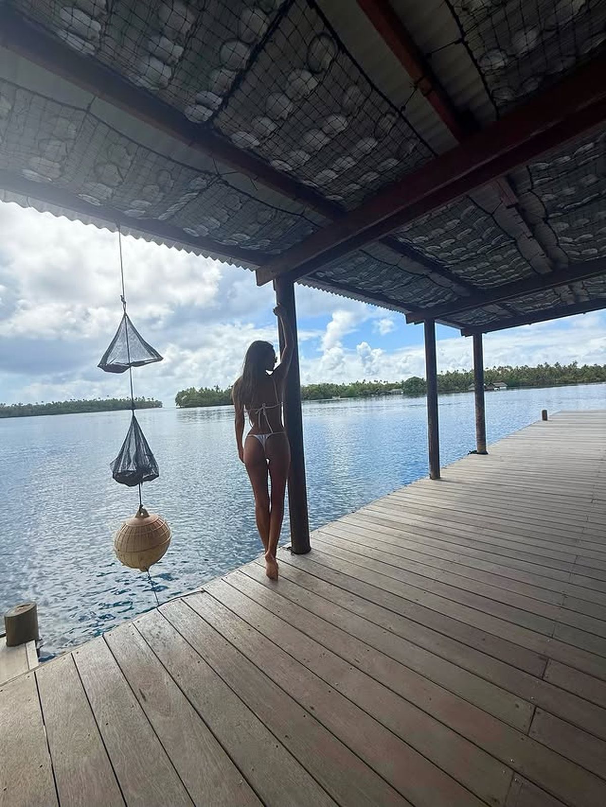 En bikini extra small, Pampita revolucionó la Polinesia. En bikini extra small, Pampita revolucionó la Polinesia.