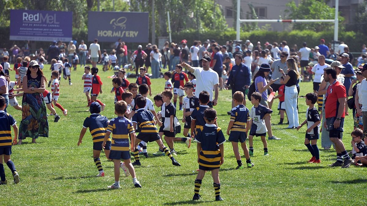 Marista Rugby Club recibió a cientos de chicos y chicas, con sus familias, en la edición 50 del Máximo Navesi.