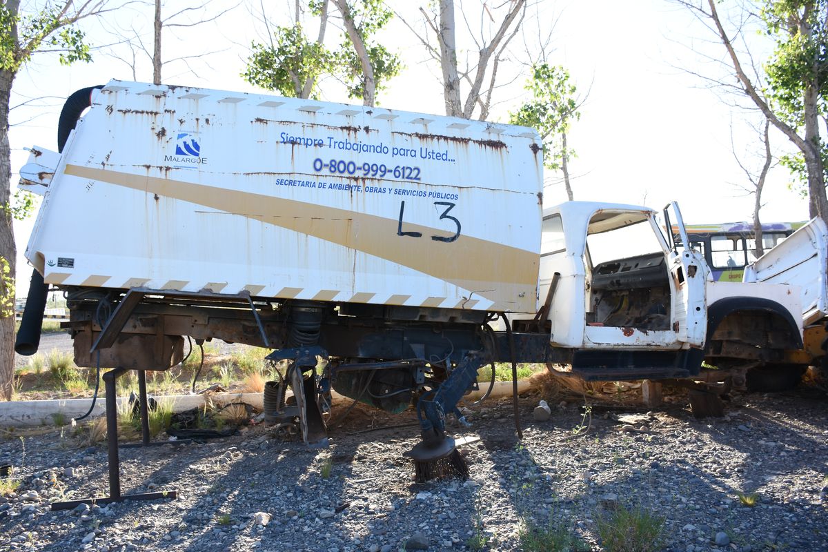 Vehículos destruidos, un problema para Malargüe. Vehículos destruidos, un problema para Malargüe.