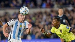 Julián Álvarez anotó en el último partido en Guayaquil.