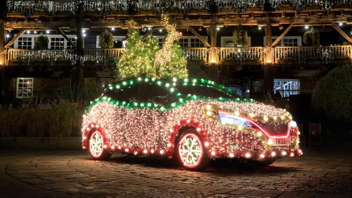No decores tu auto con luces de Navidad. No decores tu auto con luces de Navidad.