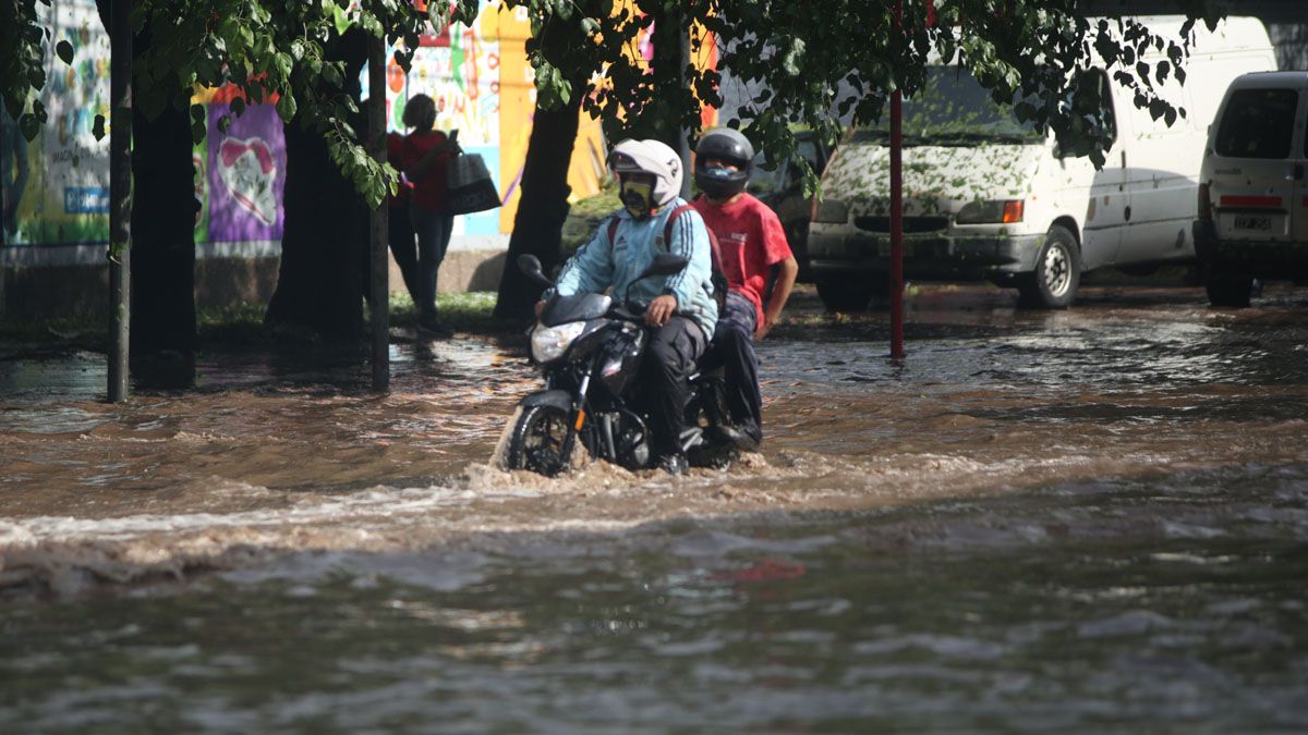 Temen que por la cantidad de agua que se prevé que caerá en 24 horas haya complicaciones para los mendocinos. Imagen ilustrativa.