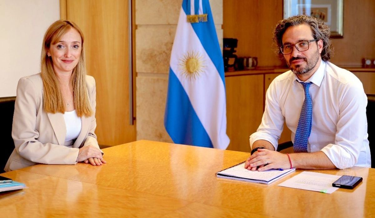 Anabel Fernández Sagasti y Santiago Cafiero en una foto que apunta inequívocamente a mostrar unidad.