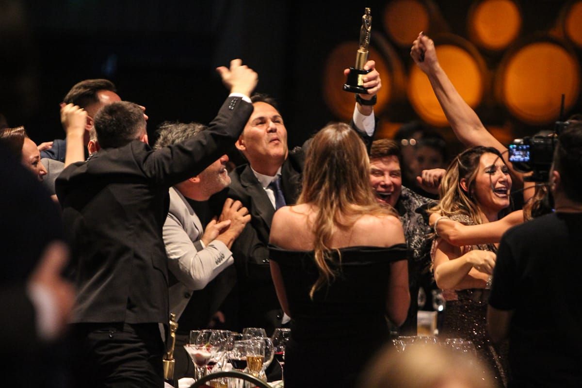 La emoción del equipo de Noticiero Siete edición Mediodía por la doble premiación. La emoción del equipo de Noticiero Siete edición Mediodía por la doble premiación.