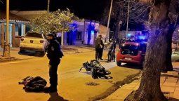 Un policía le dio cinco balazos a un ladrón que lo asaltó cuando se despedía de su padre.&nbsp;