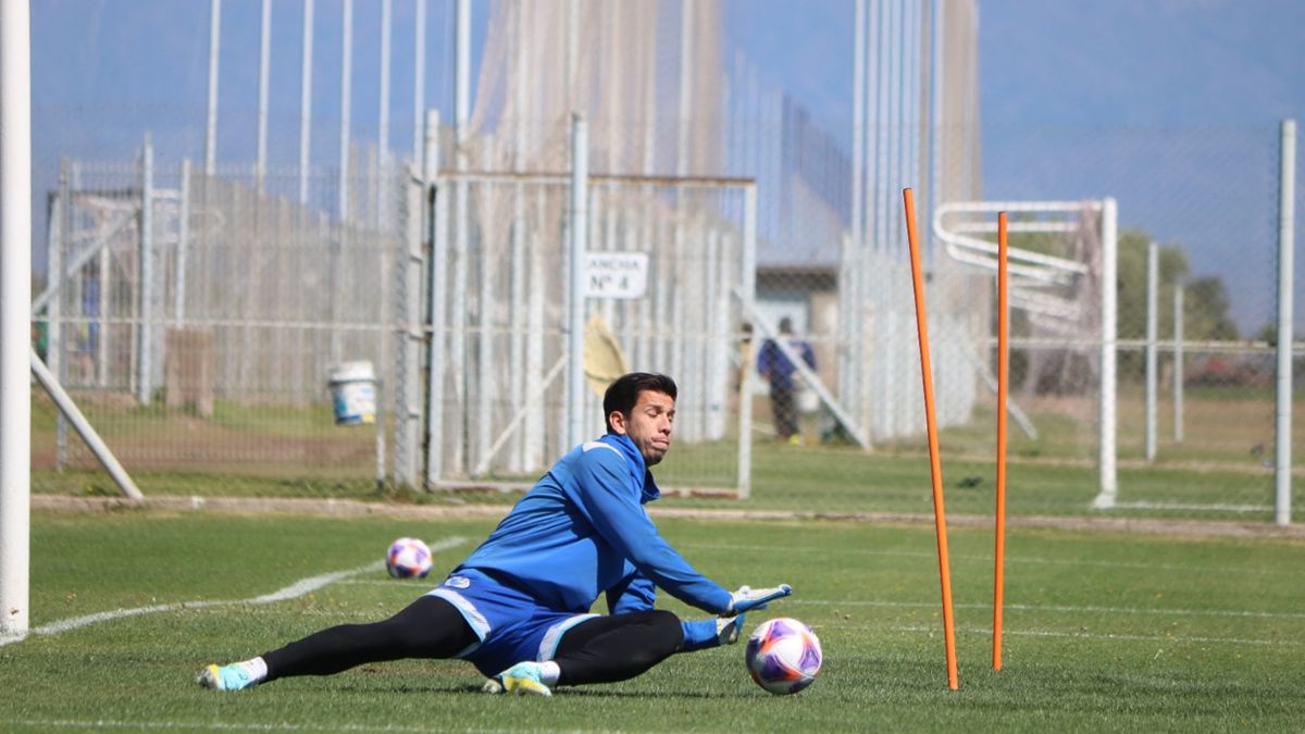 El arquero Juan Espínola será titular, tras la suspensión de Diego Rodríguez.