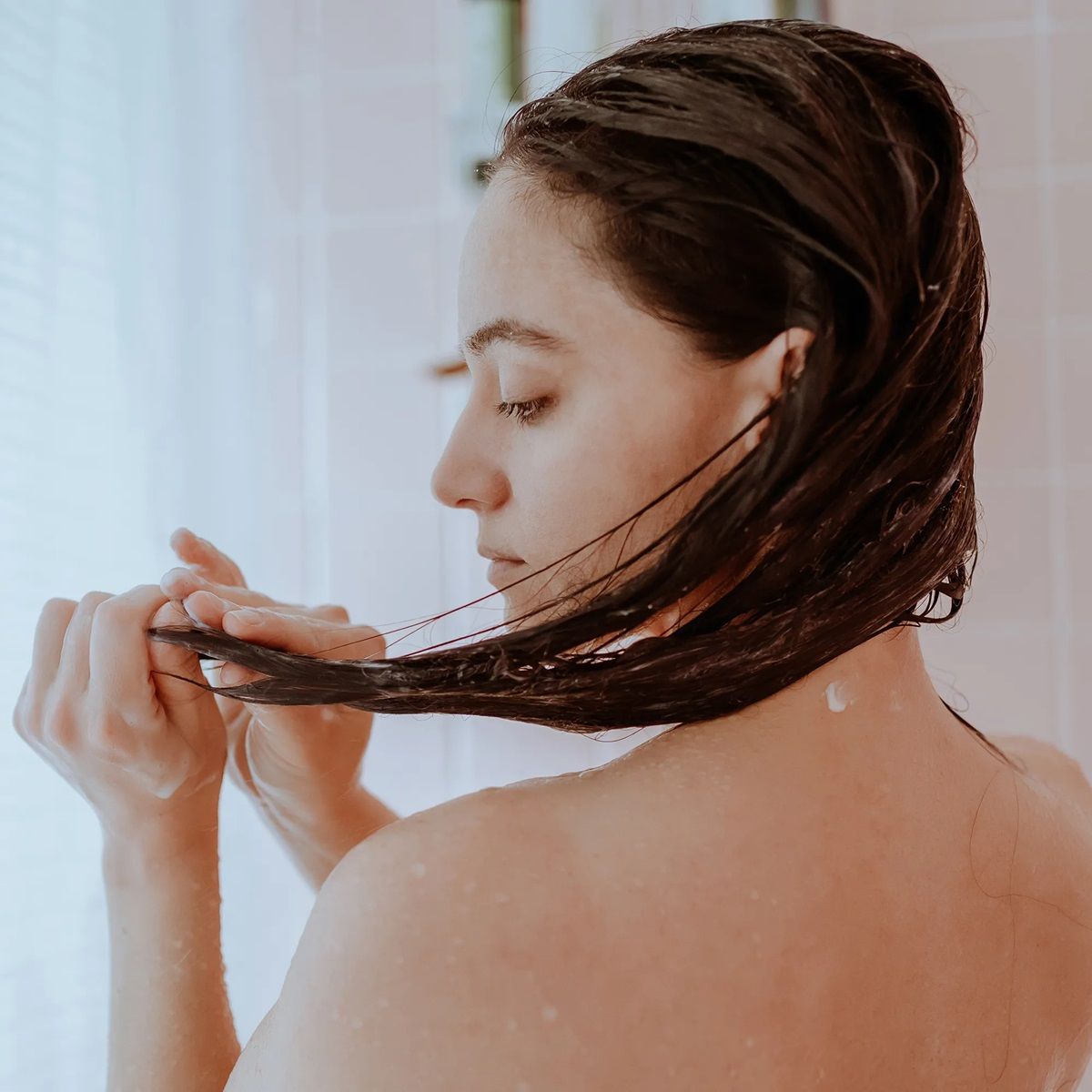 Consigue un cabello fuerte, sedoso y brillante gracias a estas vitaminas. Consigue un cabello fuerte, sedoso y brillante gracias a estas vitaminas.