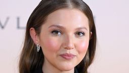 Mia McKenna-Bruce es la protagonista de esta serie que recién llega a Netflix.