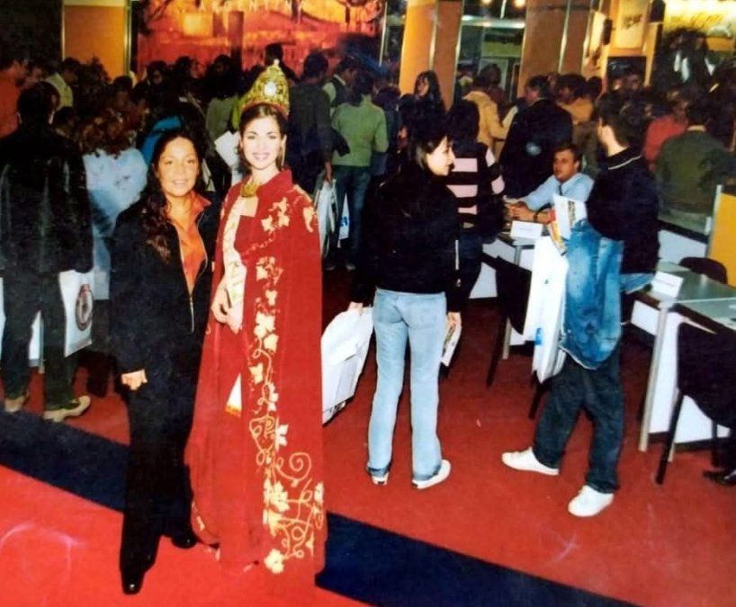 Ale Gamboa con la recordada Nuri Donnantuoni, fallecida en un accidente vial. Dice que habla casi todos los días con la mamá de la reina. Ale Gamboa con la recordada Nuri Donnantuoni, fallecida en un accidente vial. Dice que habla casi todos los días con la mamá de la reina.