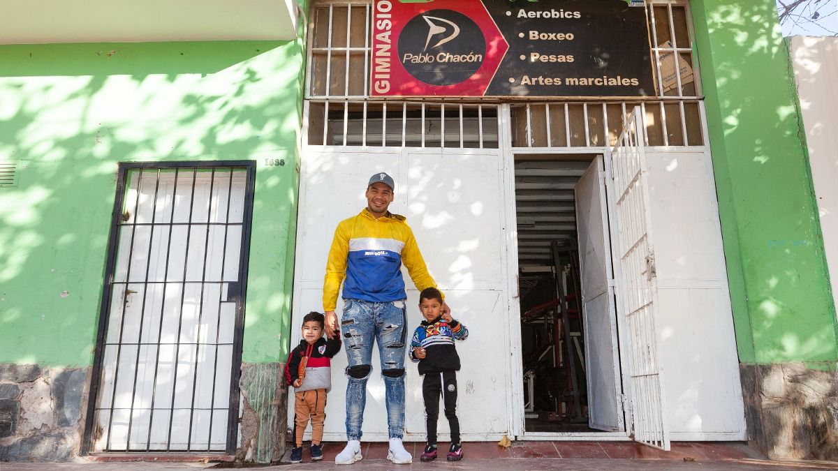 El gimnasio de Pablo Chacón en Las Heras es el hogar de los Palavecino.