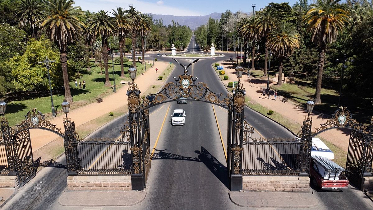 Una de las postales más reconocibles del Parque General San Martín, parte de la vida cotidiana de los mendocinos. Una de las postales más reconocibles del Parque General San Martín, parte de la vida cotidiana de los mendocinos.