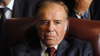 Menem continúa internado en estado delicado, pero con una leve mejoría