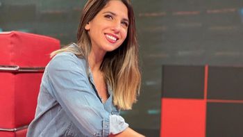 Cinthia Fernández, en campaña, posó completamente desnuda
