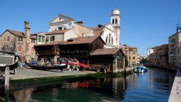 El agua de los canales de Venecia se volvió cristalina por la cuarentena que afecta a Italia