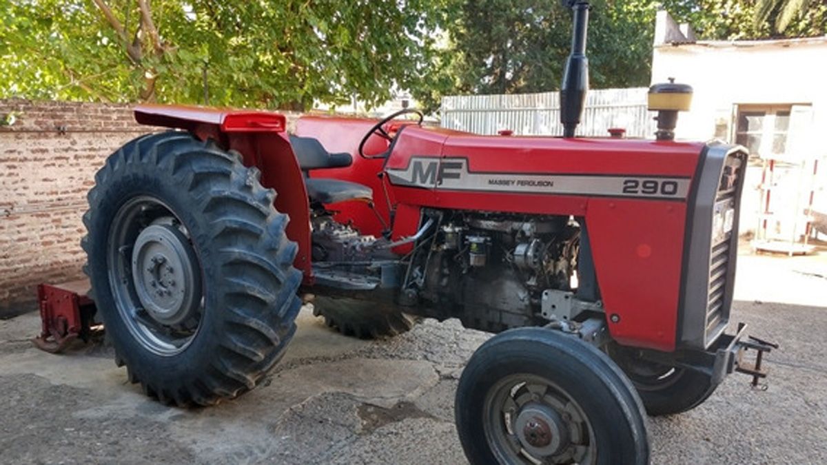 Los cuatro policías quedaron detenidos por el robo de un tractor tras ser captados por las cámaras de seguridad de la Playa San Agustín