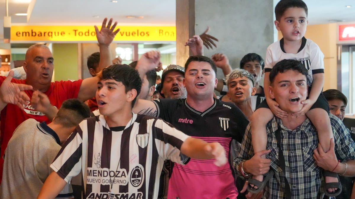 Los hinchas del Lobo están muy ilusionados con el equipo de Medrán. Los hinchas del Lobo están muy ilusionados con el equipo de Medrán.