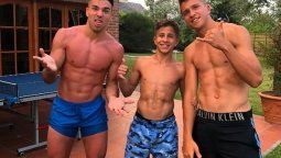 Como papá y mamá: los Simeone presumen de sus abdominales en Instagram