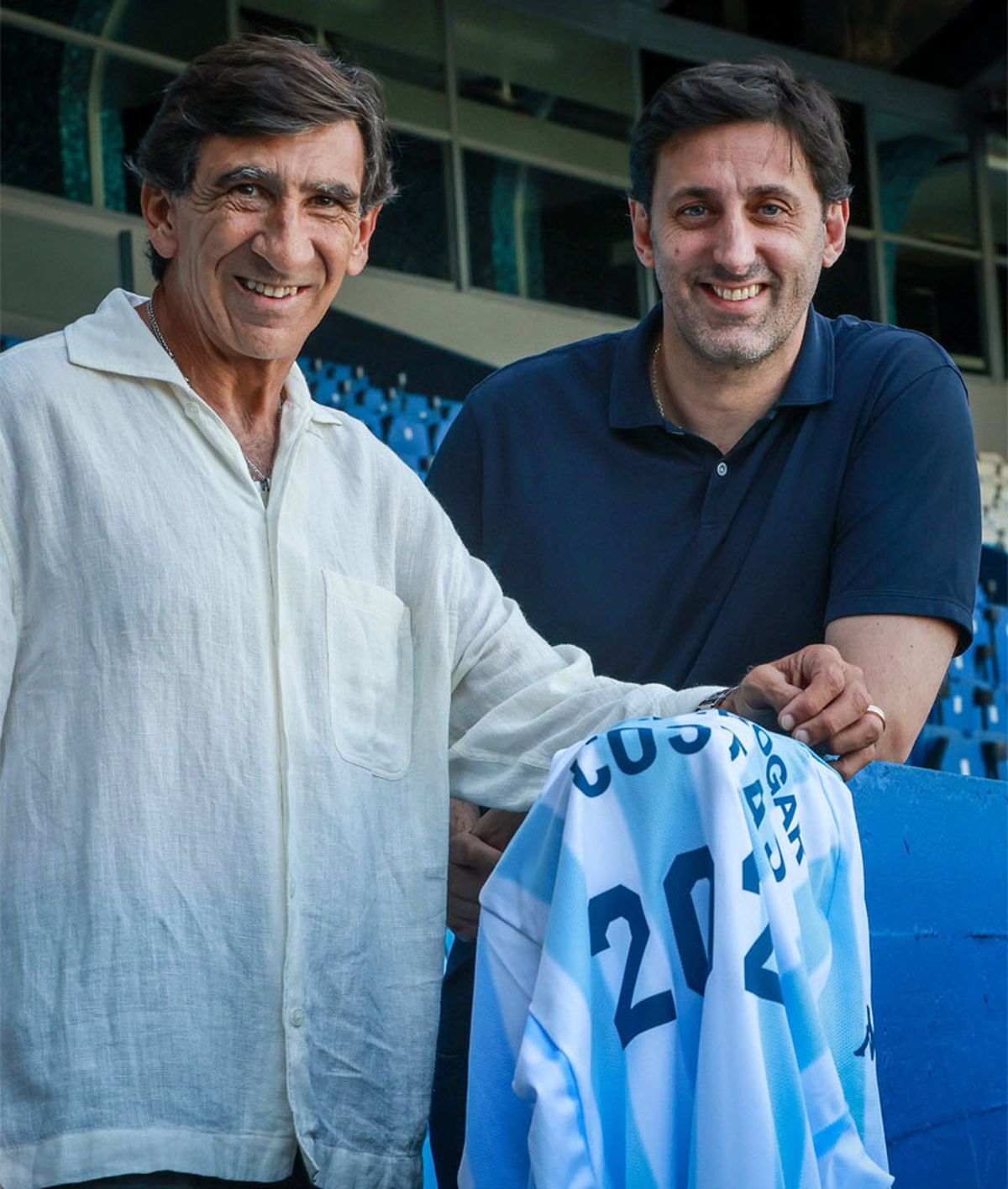Gustavo Costas posa con Diego Milito.