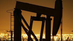 Limitan la producción de petróleo para aumentar los precios