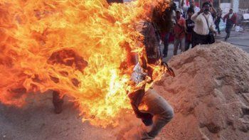 México: un hombre se prendió fuego frente al Congreso de Chiapas y está internado en grave estado
