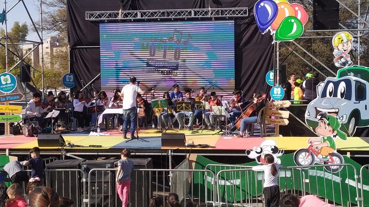 La Orquesta Pequeños Grandes Músicos del Pedemonte, del barrio La Favorita, está formada por 42 chicos de entre cinco y 19 años.
