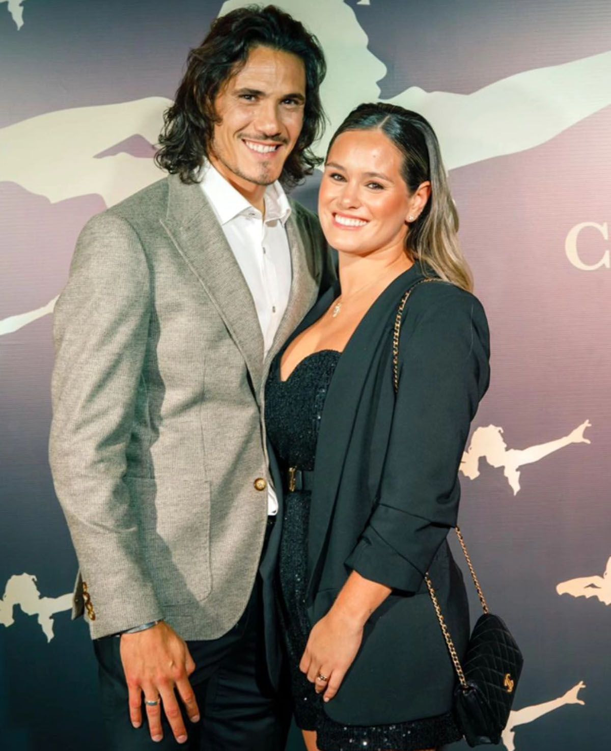 Edinson Cavani con su esposa en el lanzamiento de Cavani Wines. Edinson Cavani con su esposa en el lanzamiento de Cavani Wines.