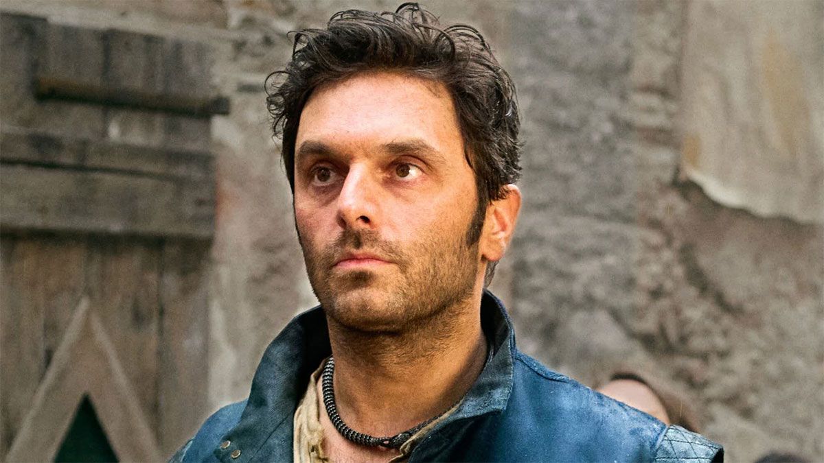 El actor Pio Marmaï arrasa con su papel protagónico en la serie de Netflix.