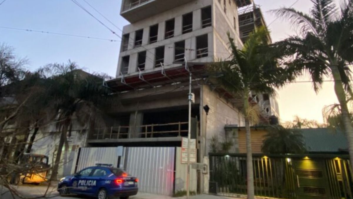 El edificio en construcción en donde cuatro obreros murieron por la caída del montacarga, aparentemente por sobrepeso El edificio en construcción en donde cuatro obreros murieron por la caída del montacarga, aparentemente por sobrepeso