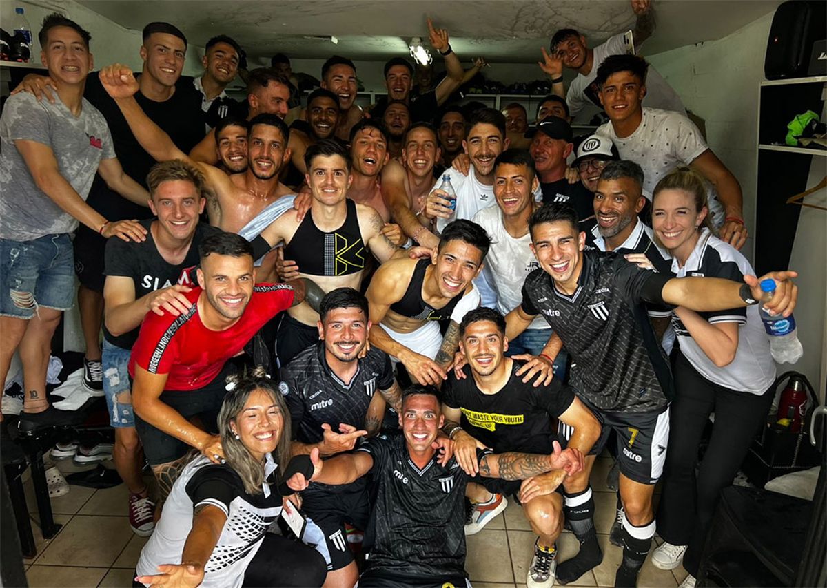 Gimnasia y Esgrima celebró con todo el pasaje a cuartos de final del Reducido de la Primera Nacional. Foto: gentileza Prensa Gimnasia y Esgrima.