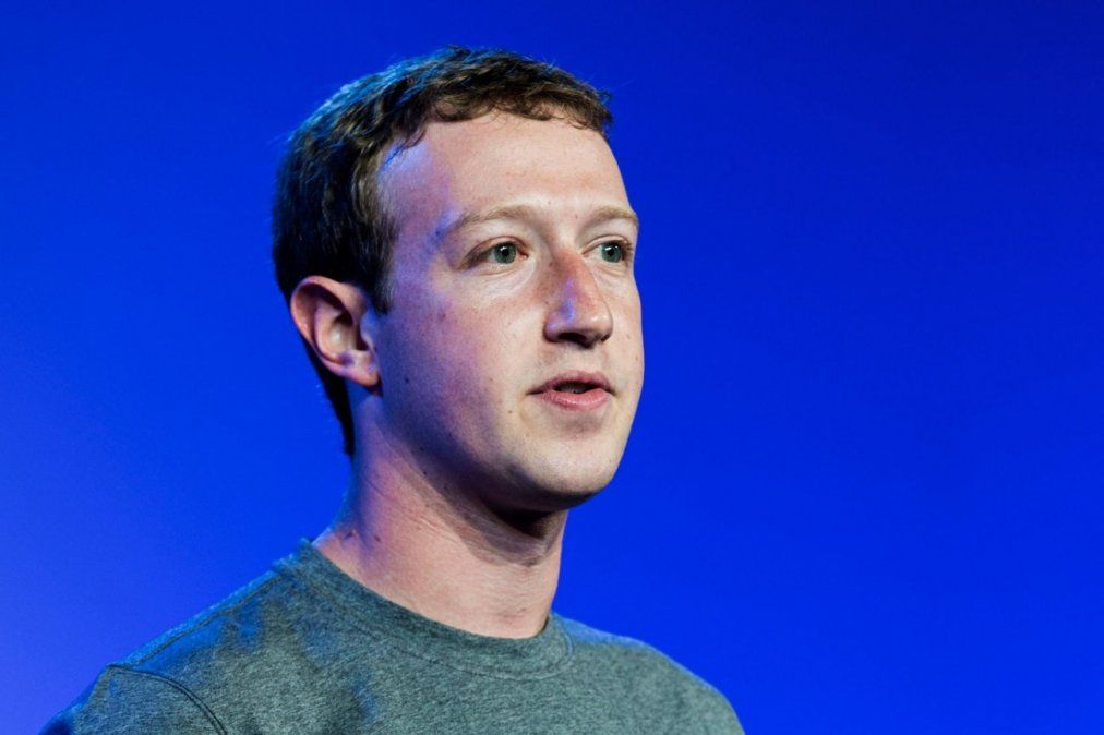 Insólito: le hackearon la cuenta a Mark Zuckerberg y revelaron su simple contraseña