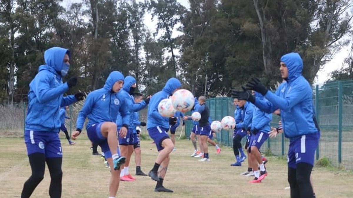 Méndez habló de los amistosos, refuerzos y la Selección