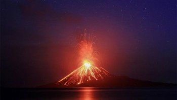 Indonesia en alerta tras la erupción del volcán Anak Krakatau