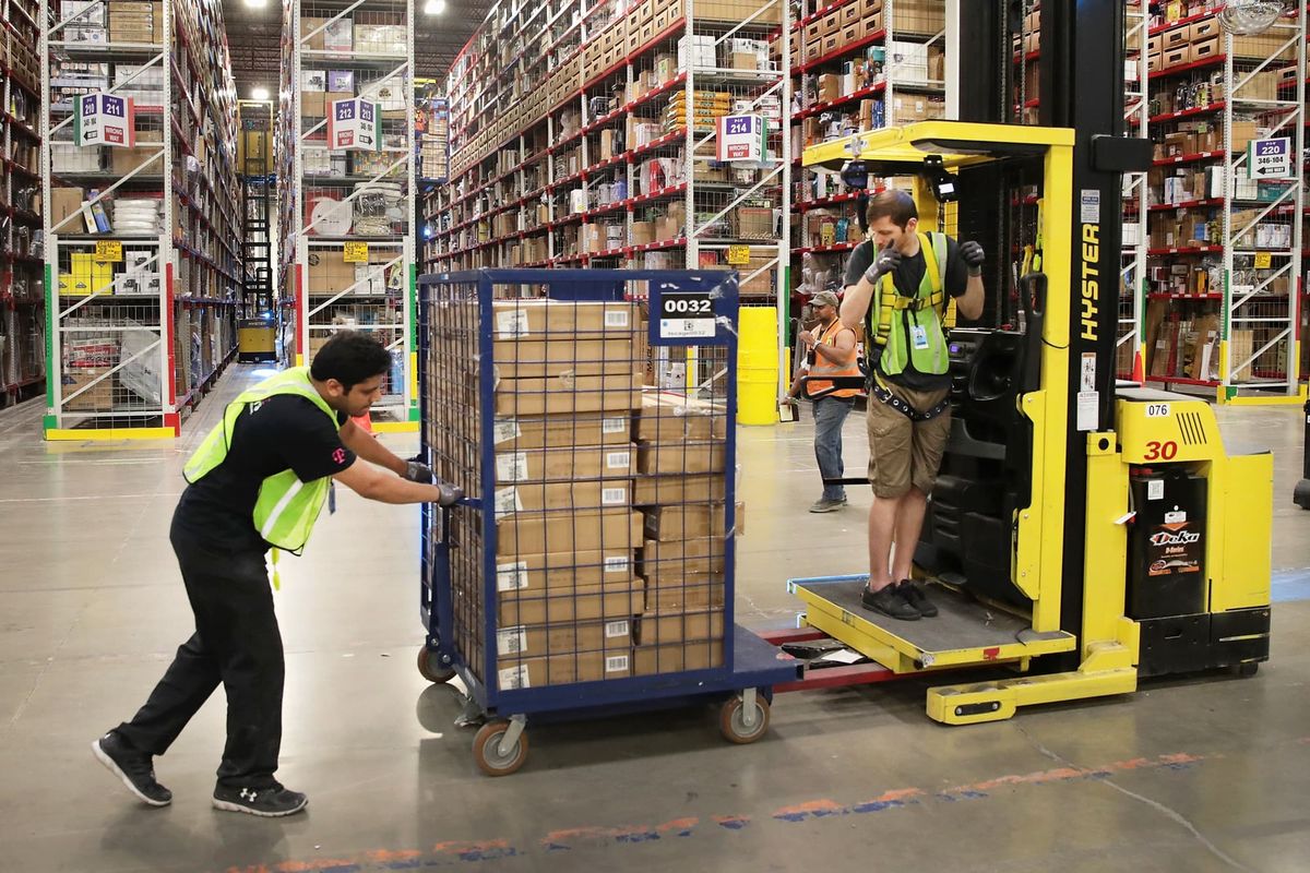 Amazon acaba de aumentar el salario por hora, es un momento genial para que te unas. Amazon acaba de aumentar el salario por hora, es un momento genial para que te unas.