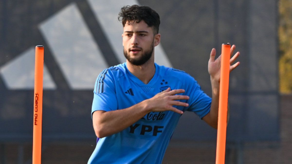 Di Césare podría compartir la defensa con Otamendi.