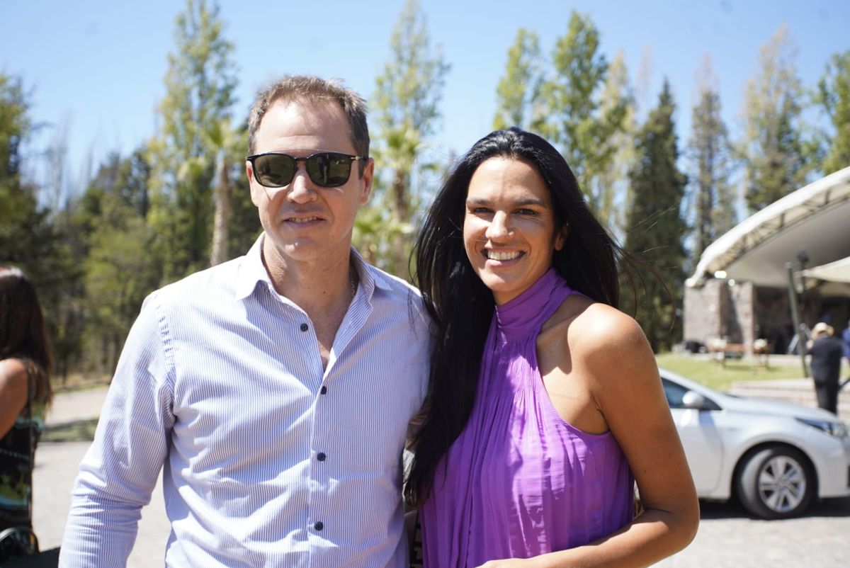 El presidente del Club Atlético River Plate y directivo del Banco Macro, Jorge Brito y Gabriela Vaca Guzmán.