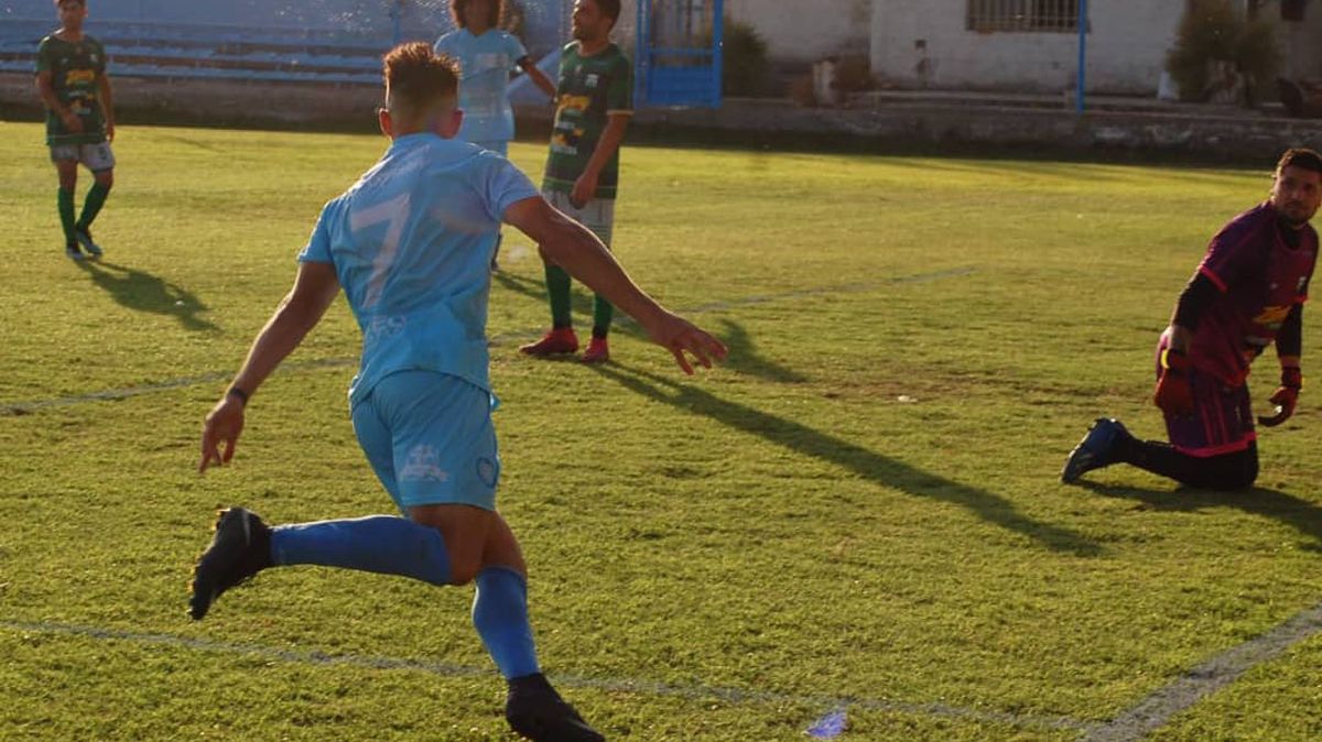 El delantero festejaba el gol ante Ferro.