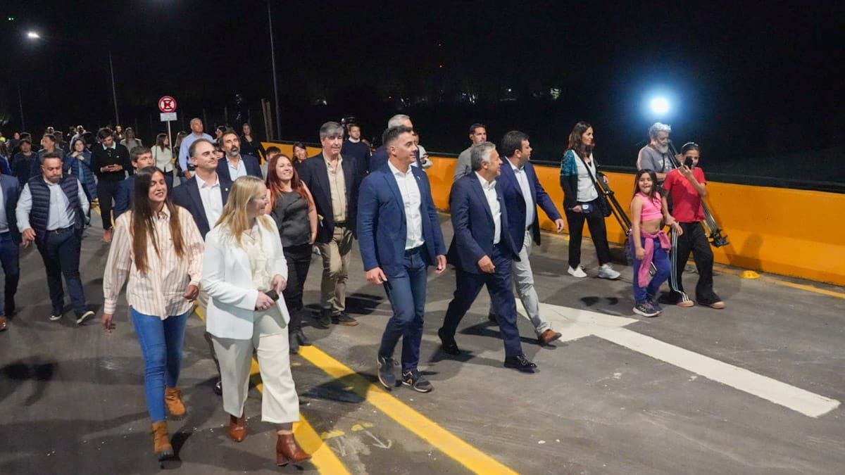 Recorrida a pie por el flamante puente que une Las Heras y Guaymallén.