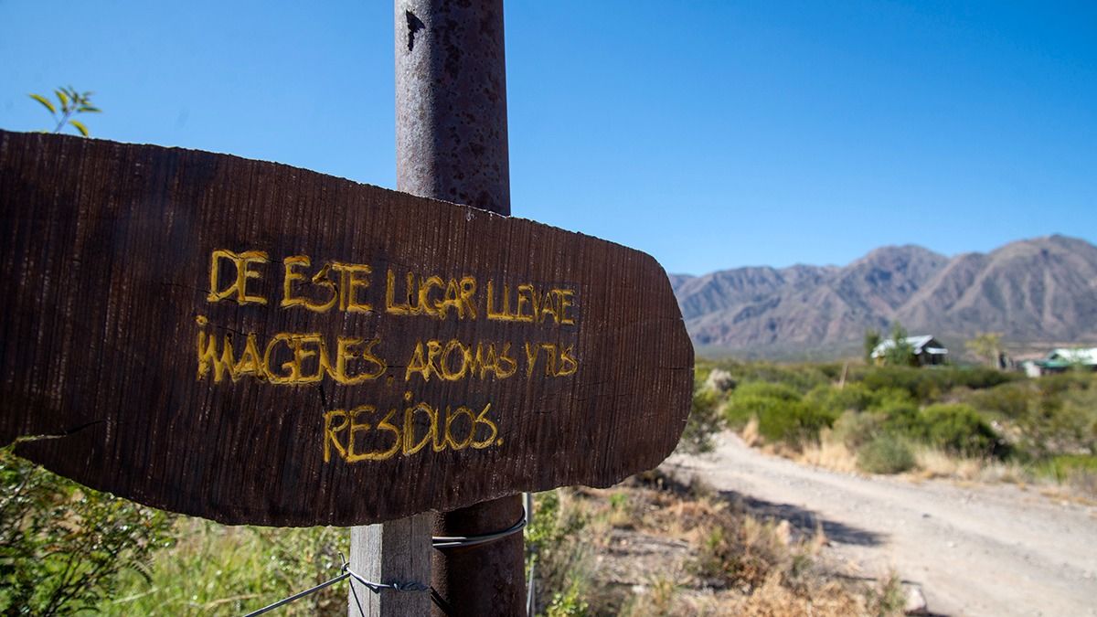 La cartelería es abundante.