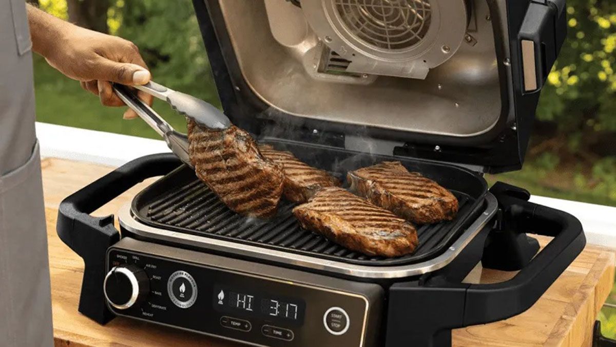 Las parrillas eléctricas permiten cocinar asadas en casas con patios chicos y en balcones de departamentos. Las parrillas eléctricas permiten cocinar asadas en casas con patios chicos y en balcones de departamentos.